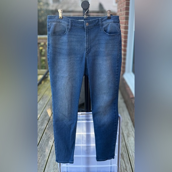 Old Navy High-Waisted Wow Super-Skinny Jeans - Picture 3 of 6